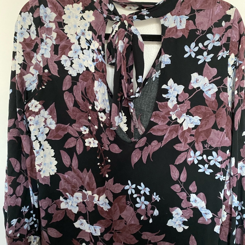American eagle bell sleeve floral top Medium